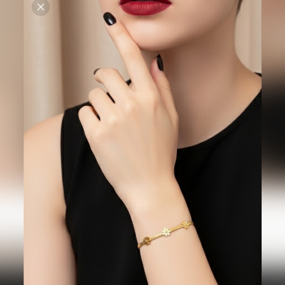 Golden Hearts Bracelet